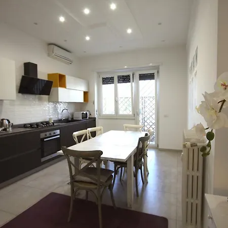 Piramide House Апартаменты